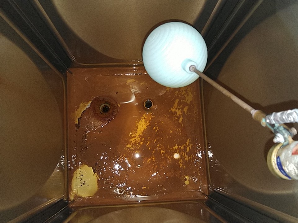 貯水槽清掃1＿株式会社ビルカン